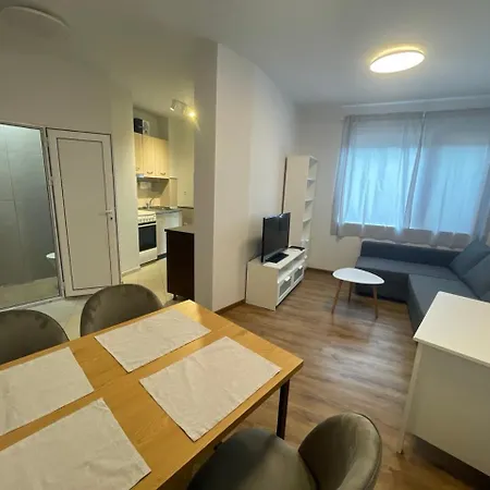 Center 2-br With Lovely Outdoor Area Apartment