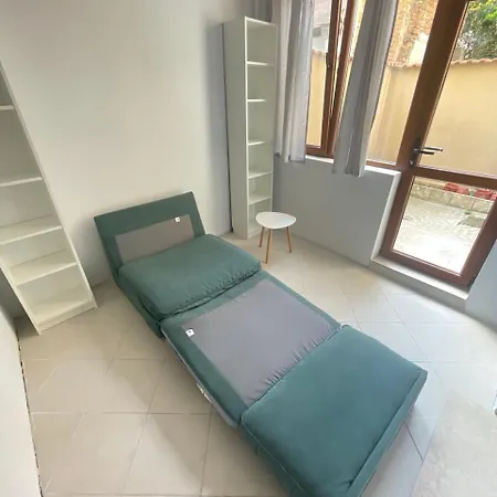 Apartment Center 2-br With Lovely Outdoor Area