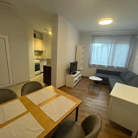 Center 2-br With Lovely Outdoor Area Apartment