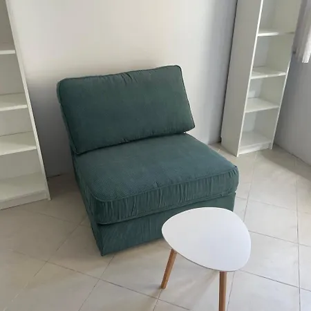 Center 2-br With Lovely Outdoor Area Apartment *