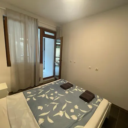 Center 2-br With Lovely Outdoor Area