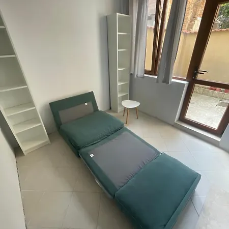 Apartment Center 2-br With Lovely Outdoor Area