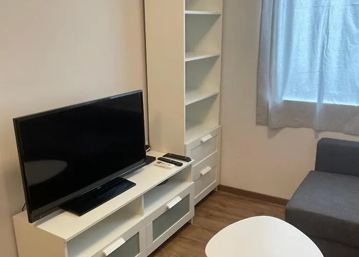 Center 2-br With Lovely Outdoor Area 公寓 *